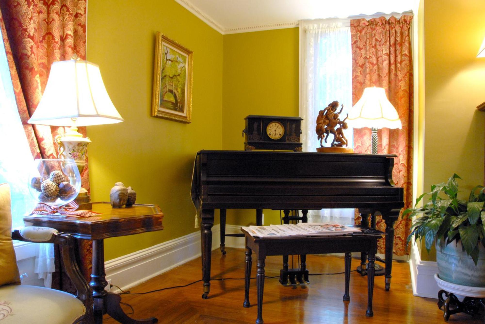 Arbor View House Bed And Breakfast 이스트 마리온 외부 사진