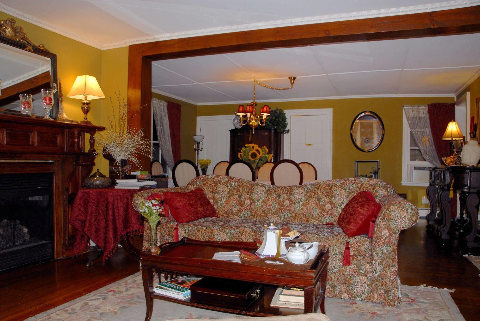 Arbor View House Bed And Breakfast 이스트 마리온 외부 사진